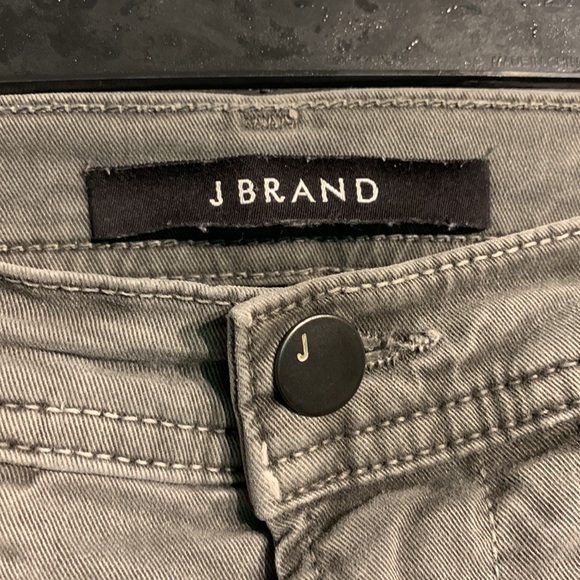 J Brand ‘ginger’ mid rise utility pant in silver fox - Picture 3 of 12